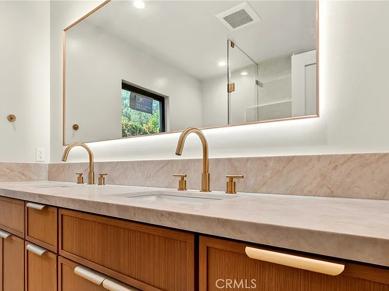 4819 Genesta — Photo 26