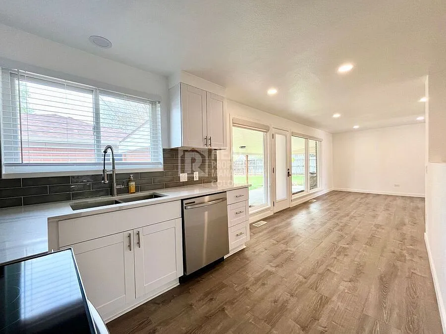 Chic Urban Living in the Heart of Denver's Vibrant North Park Hill Neighborhood! — Photo 4