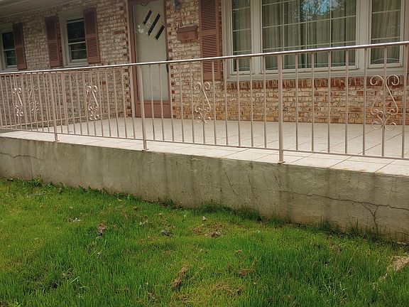 Beautiful tiled porch