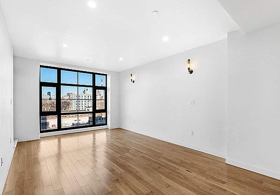 4th image of 4121 23rd St APT 6B
