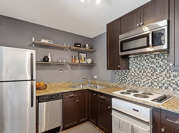 5th image of 555 W Cornelia Ave APT 308