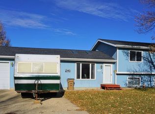 904 26th Ave NW, Minot, ND 58703