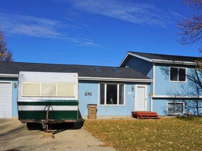 904 26th Ave NW, Minot, ND, 58703