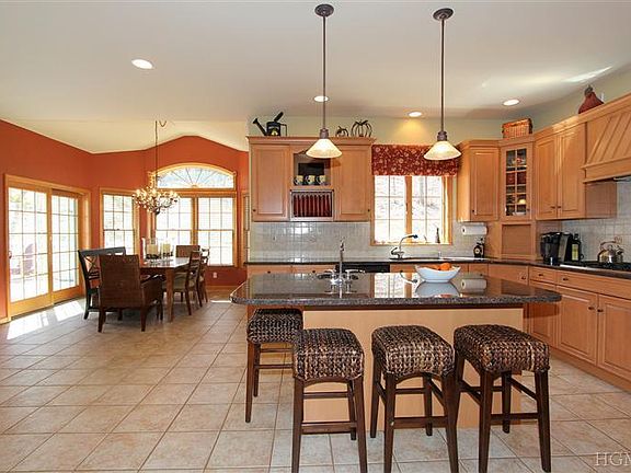 4th image of 24 Pinckney Farms Ln