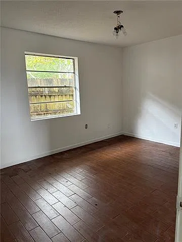 3 bed, 2.0 bath, 1150 sqft, $1,800 — Photo 2