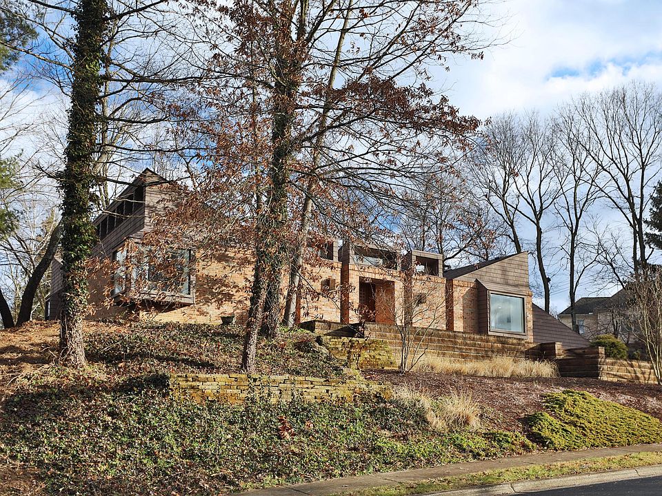 1st image of 867 Clayton Dr