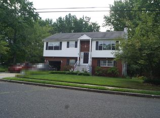 8 Golfview Dr, Neptune, NJ 07753