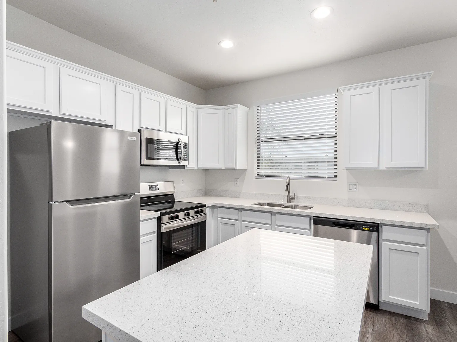 111 W Beth Dr - 1 — Photo 3