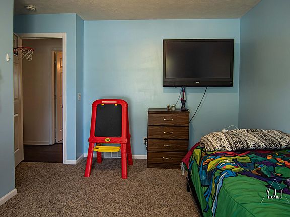 4th image of 1710 Edith Ave NE