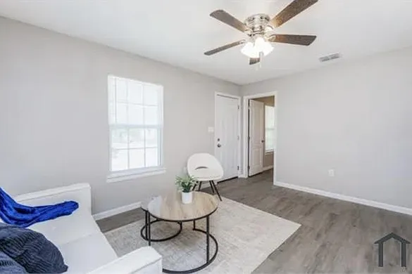 4641 Valdez Dr — Photo 2