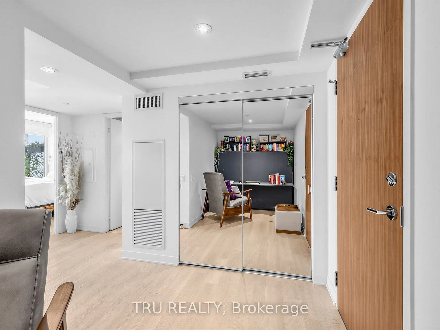 2 bed, $3,200 — Photo 4