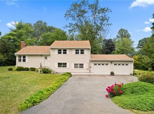 15 Norman Dr, Gales Ferry, CT 06335