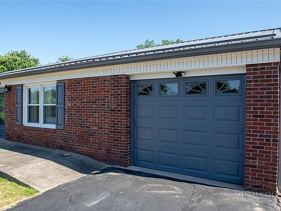 4th image of 2104 Lamesa Court