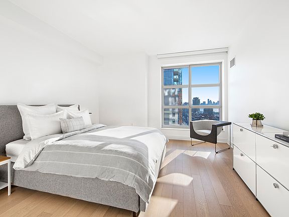 3rd image of 500 W 30th St #2A