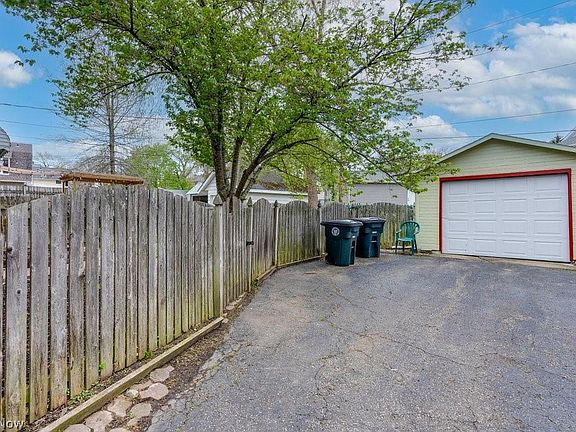 5th image of 316 S Firestone Blvd