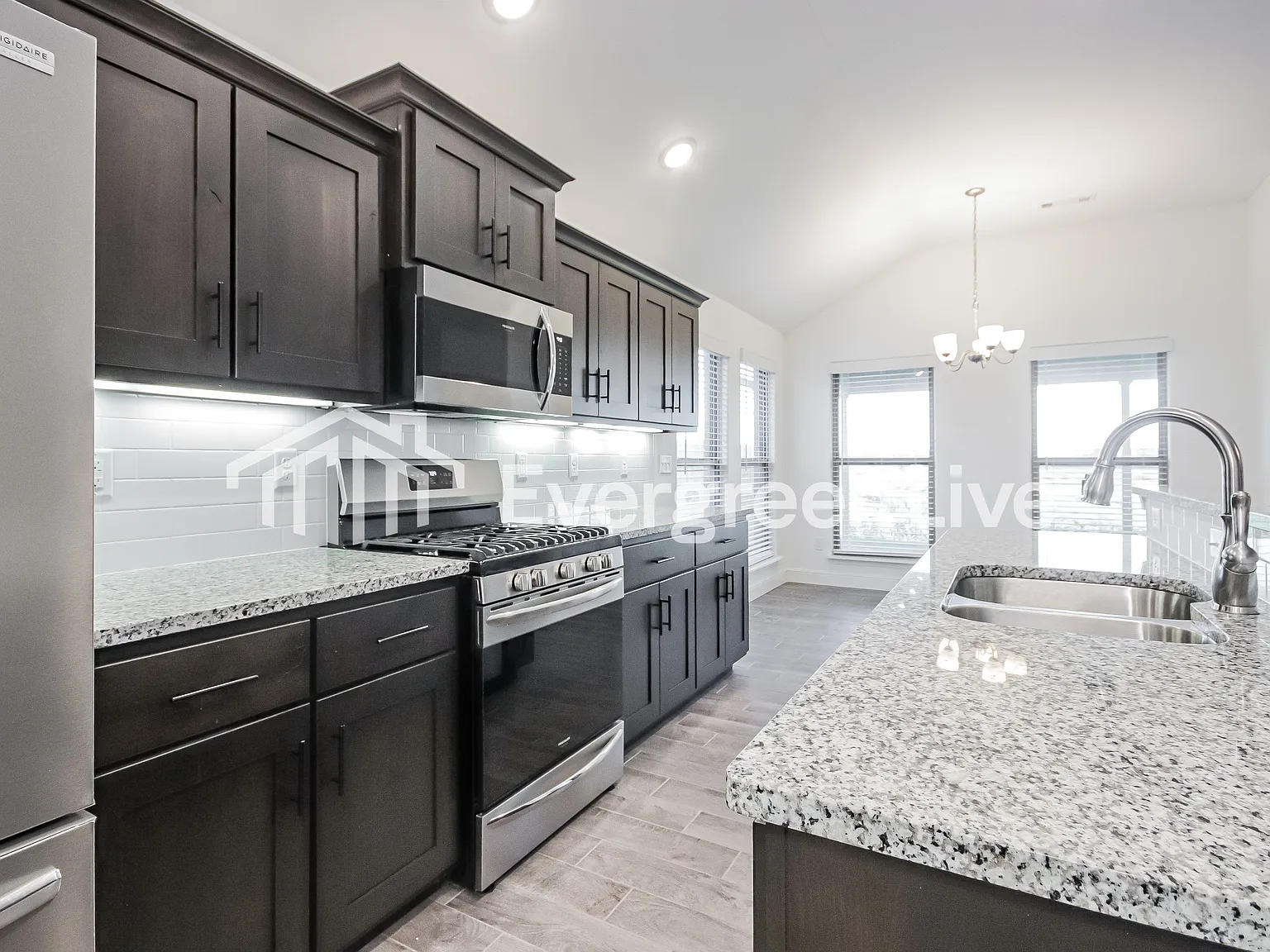 3 bed, 2.0 bath, 1749 sqft, $1,545 — Photo 4