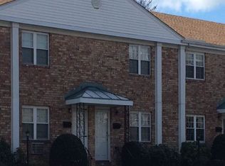 30 Lindstrom Rd #30, Stamford, CT 06902