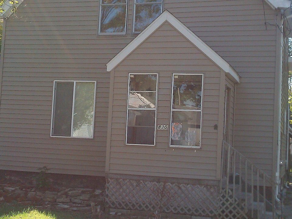 large side yard also w/ it!