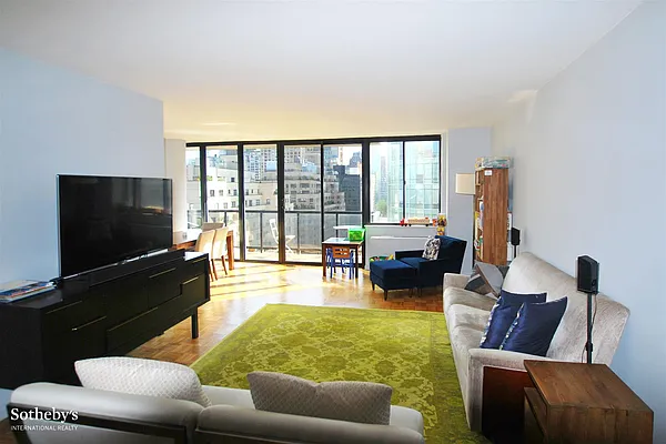 Rented by Sotheby's International Realty | media 11