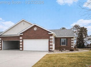 4086 Squire Hill Dr, Flushing, MI 48433