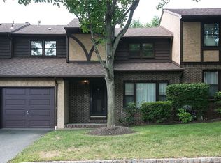 6 Almond Ln, Edison, NJ 08820