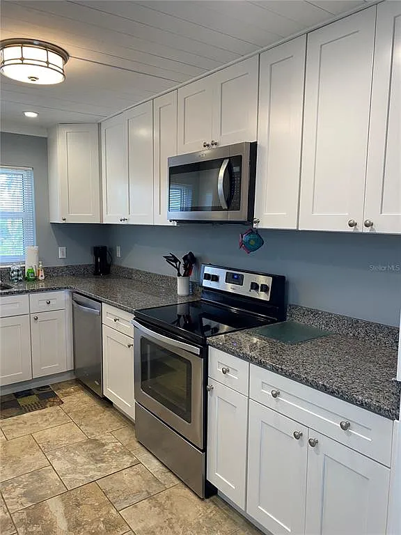 2 bed, 2.0 bath, 1067 sqft, $4,000 — Photo 2