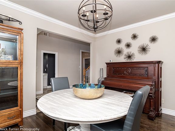 4th image of 6111 Valley Forge Dr