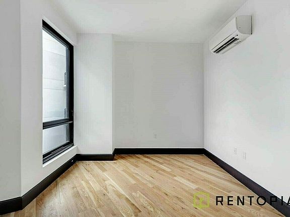 3rd image of 535 Franklin Ave #8G