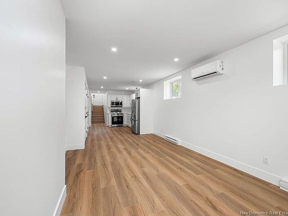 5th image of 176 Carrington Dr