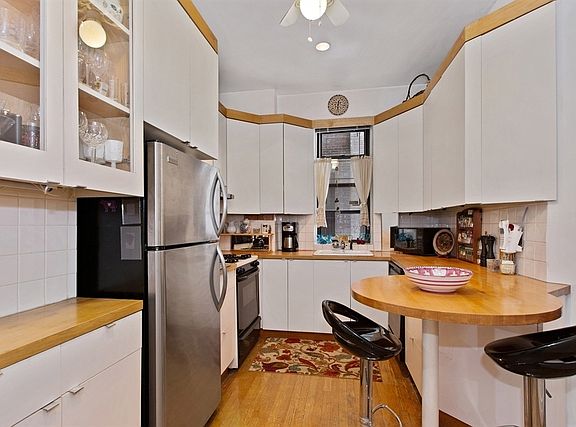4th image of 240 W 102nd St APT 24