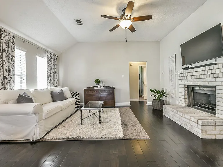 1118 Chelsea Ln — Photo 4