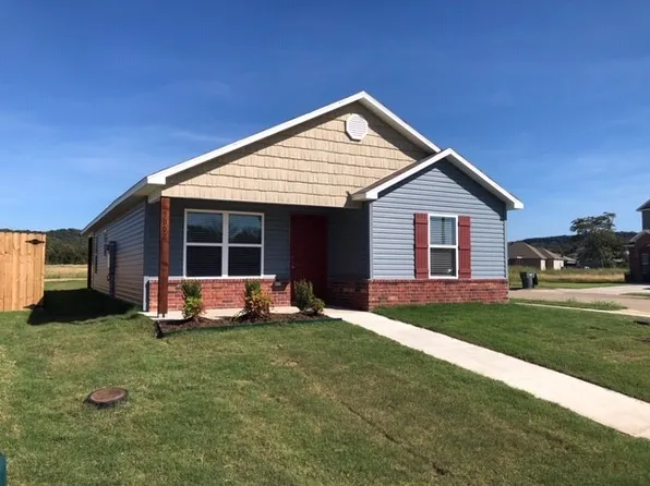 5002 W Claxton Cir, Fayetteville, AR 72704
