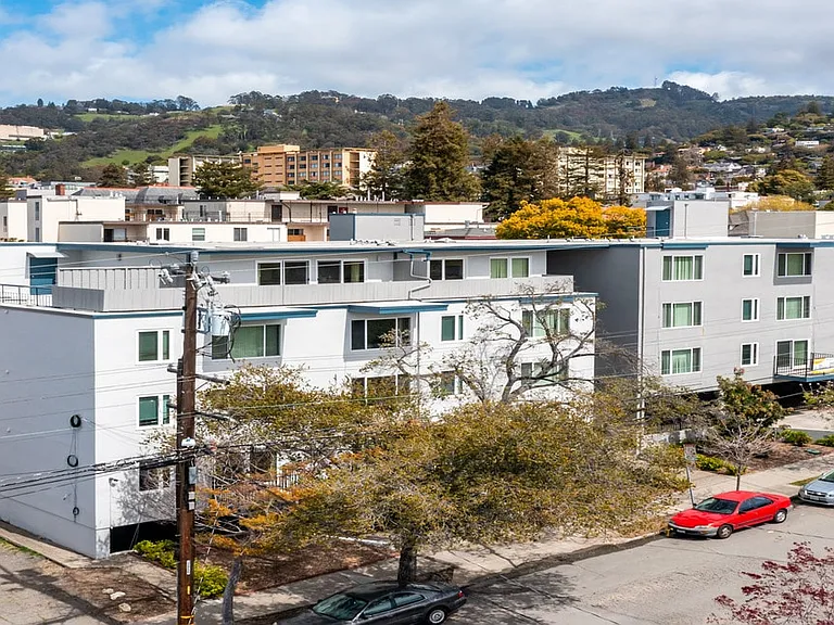 Parker House — Photo 1