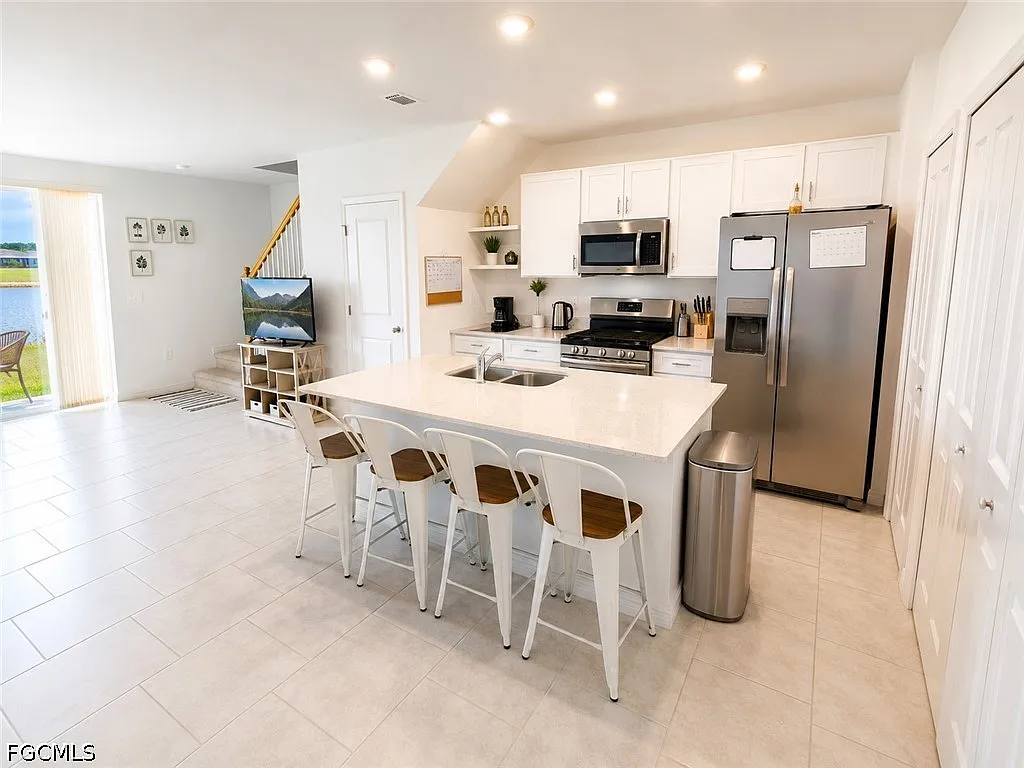 3 bed, 2.5 bath, 1378 sqft, $1,800 — Photo 4