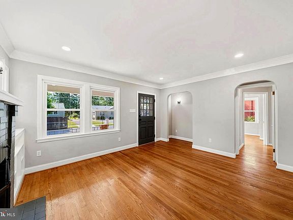 5th image of 826 Trail Ave