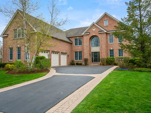 23 Doral Dr, Hawthorn Woods, IL 60047