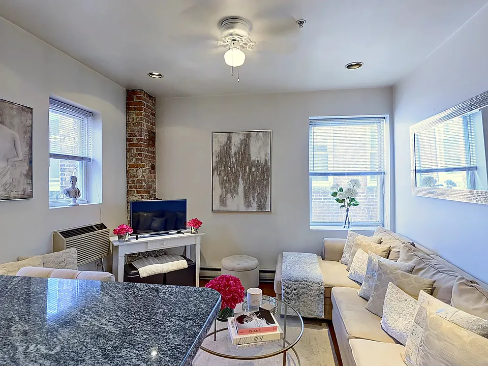 95 Prince St #18
