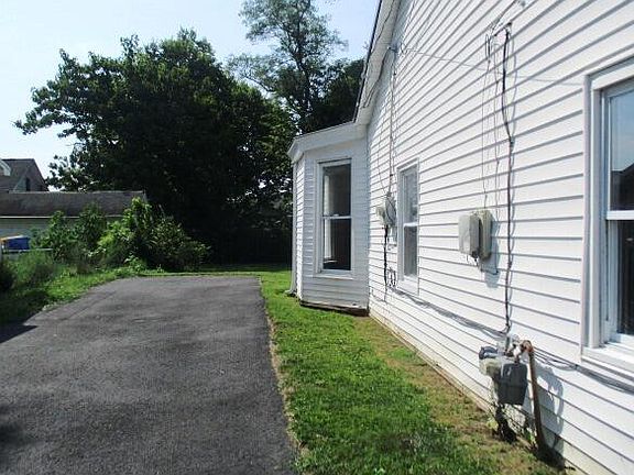 3rd image of 109 Maple Ave