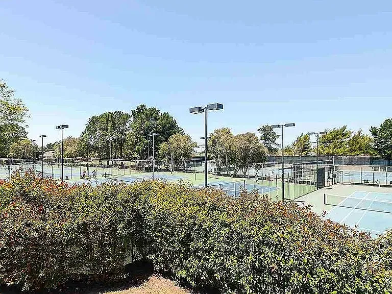 552 Centre Ct — Photo 13