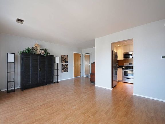 3rd image of 1105 Royal Street George Dr #203