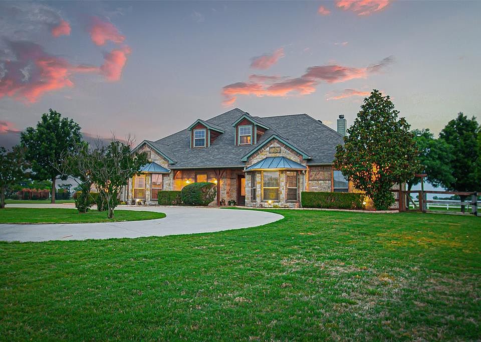 1st image of 68 Buckskin Dr