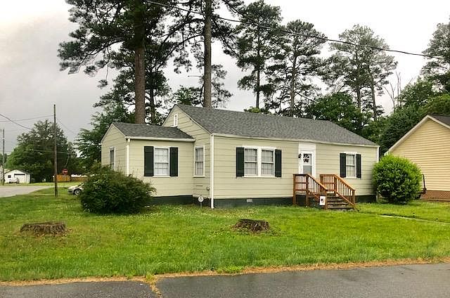 1st image of 213 Pine Pl