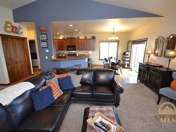 3rd image of 550 Shelter Grove Cir