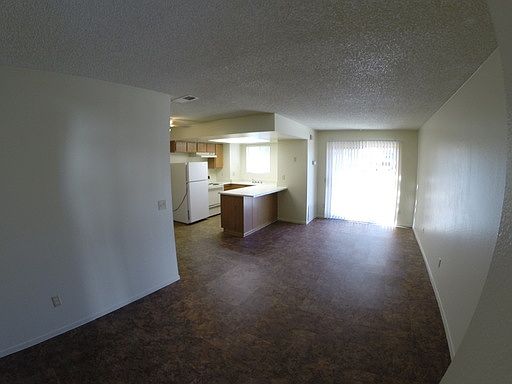 4th image of 77931 Dudley Dr