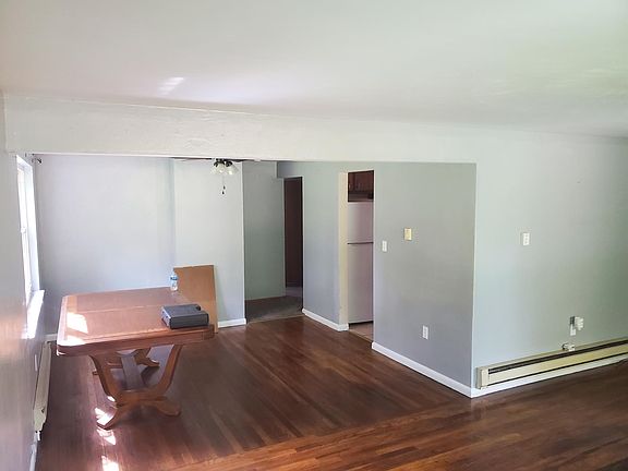 3rd image of 408 Crest Dr