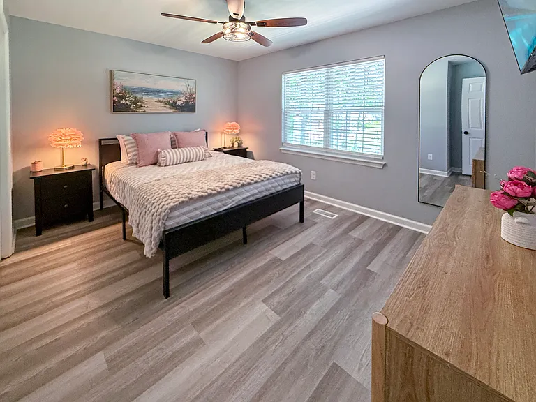 Queen Guest Bedroom, Upstairs, 12' 9"x 9' 9", Beautifully designed with Pink accents, plush linens, full length mirror, dresser & closet for clothing storage