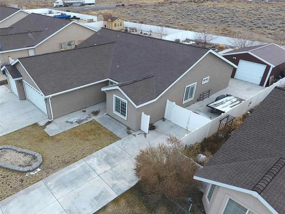 1330 White Bluffs Cir photo 1