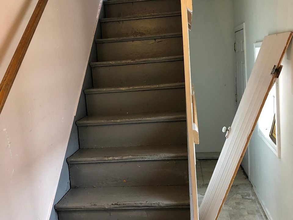 2nd image of 3241 Trowbridge St #2