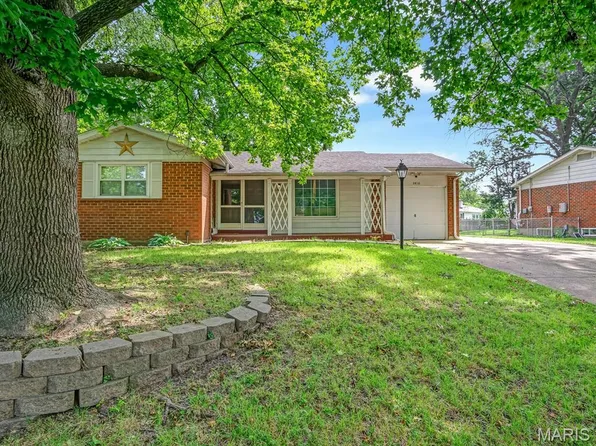 2810 Devonshire Dr, Florissant, MO 63033