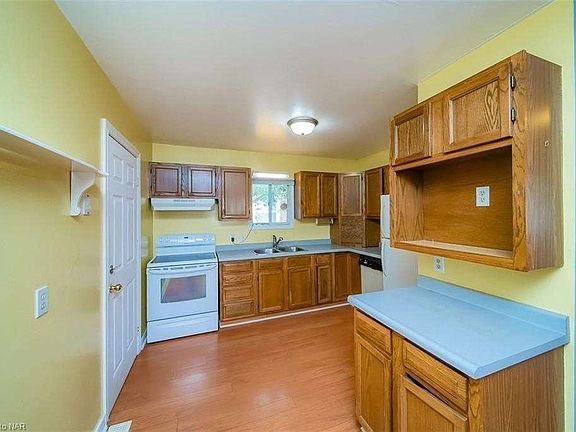 2nd image of 3 Herrick Ave